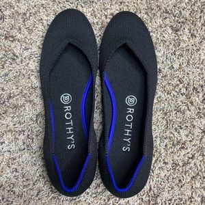 Roth’s Black Solid Round Toe Flats